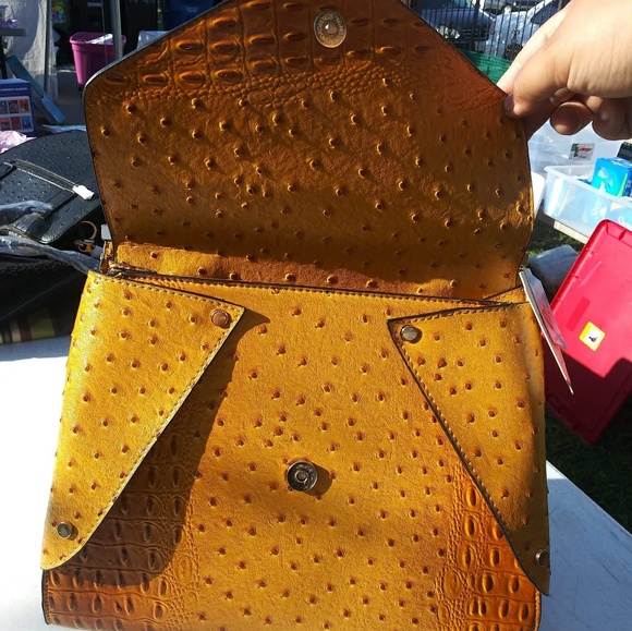 Handbag Republic VEGAN Ostrich Leather purse - Picture 3 of 5